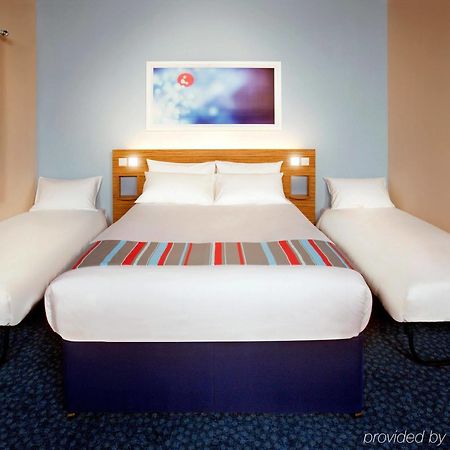 Travelodge Battersea London Ngoại thất bức ảnh