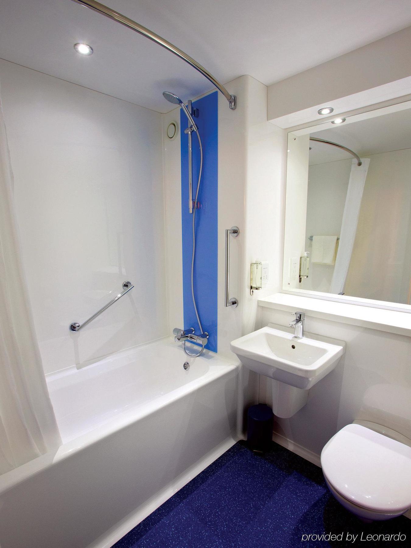 Travelodge Battersea London Ngoại thất bức ảnh