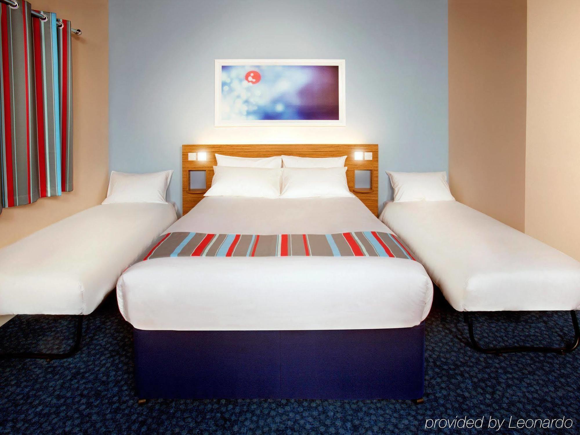 Travelodge Battersea London Ngoại thất bức ảnh