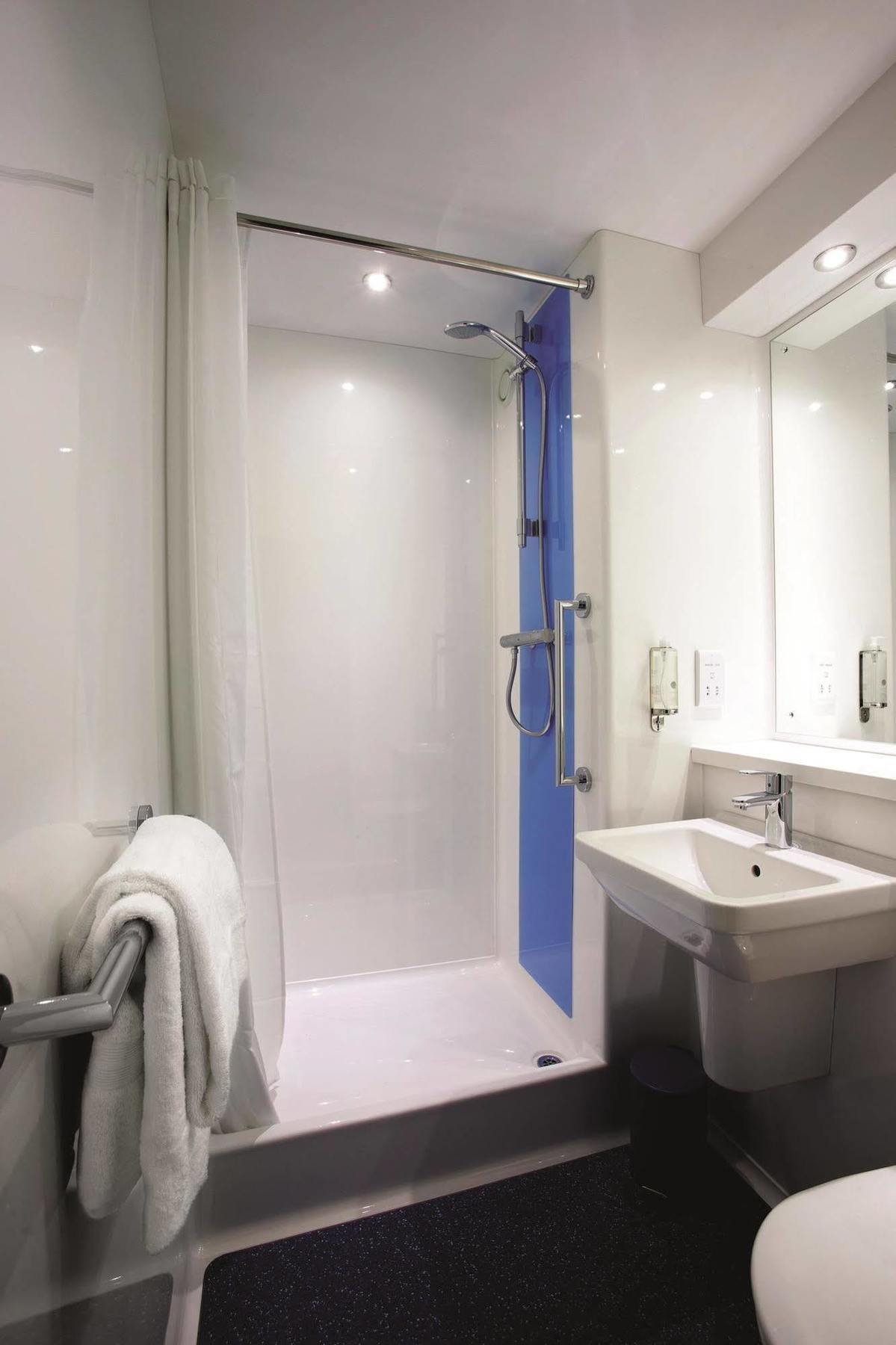 Travelodge Battersea London Ngoại thất bức ảnh